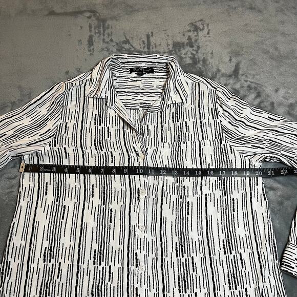 Velvet Heart Black and White Button Down Shirt - Picture 9 of 11